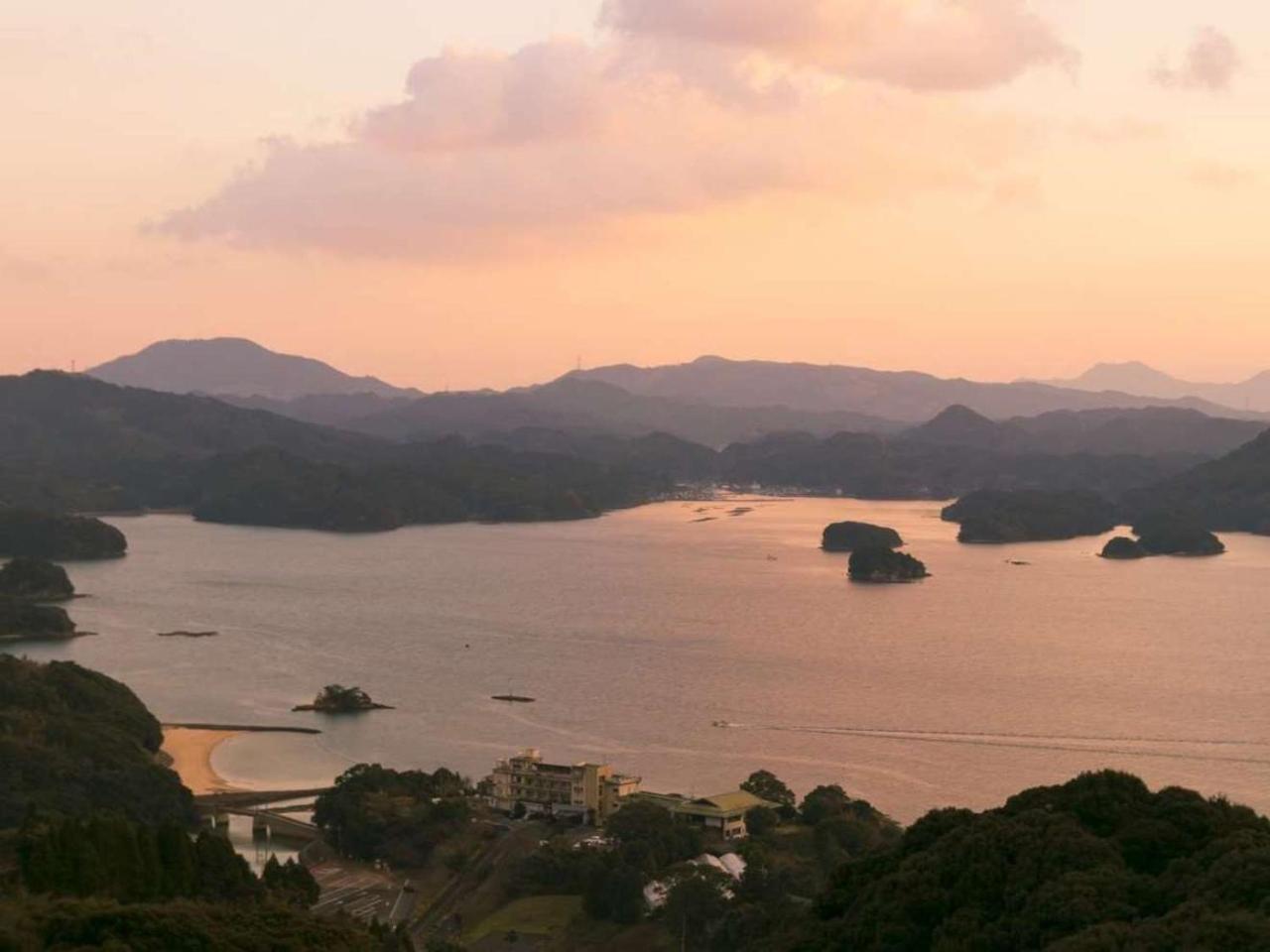 Отель Kokuminshukusha Irohajima Карацу Экстерьер фото